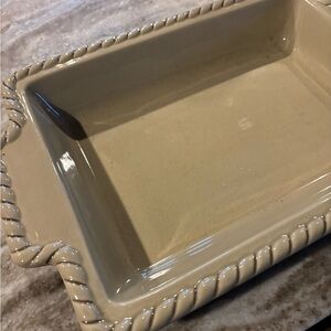 GG acanthus baker dish with stand